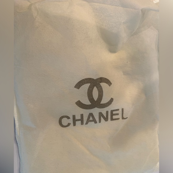 NEW! Chanel makeup pouch and mirror - Picture 4 of 4